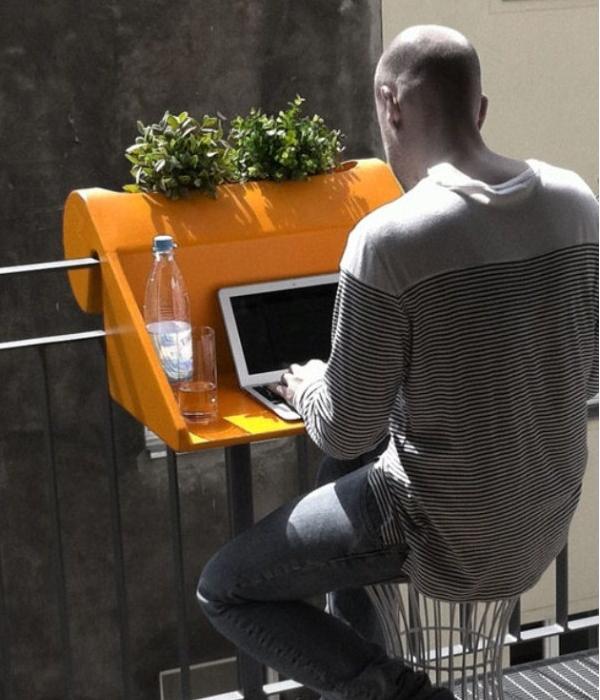 Oppure ancor più utile per lavorare al proprio pc all aria aperta