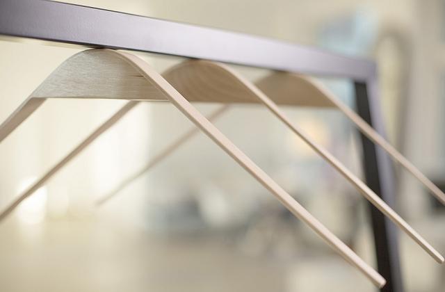 Cliq, via i ganci con le grucce magnetiche