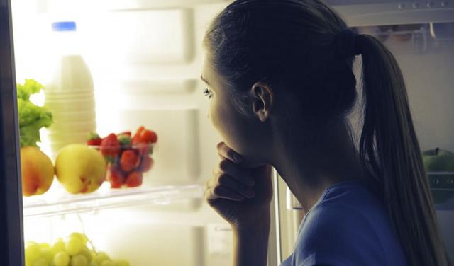 Il frigorifero con lo sportello trasparente