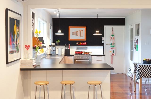 Cucina moderna lineare con penisola