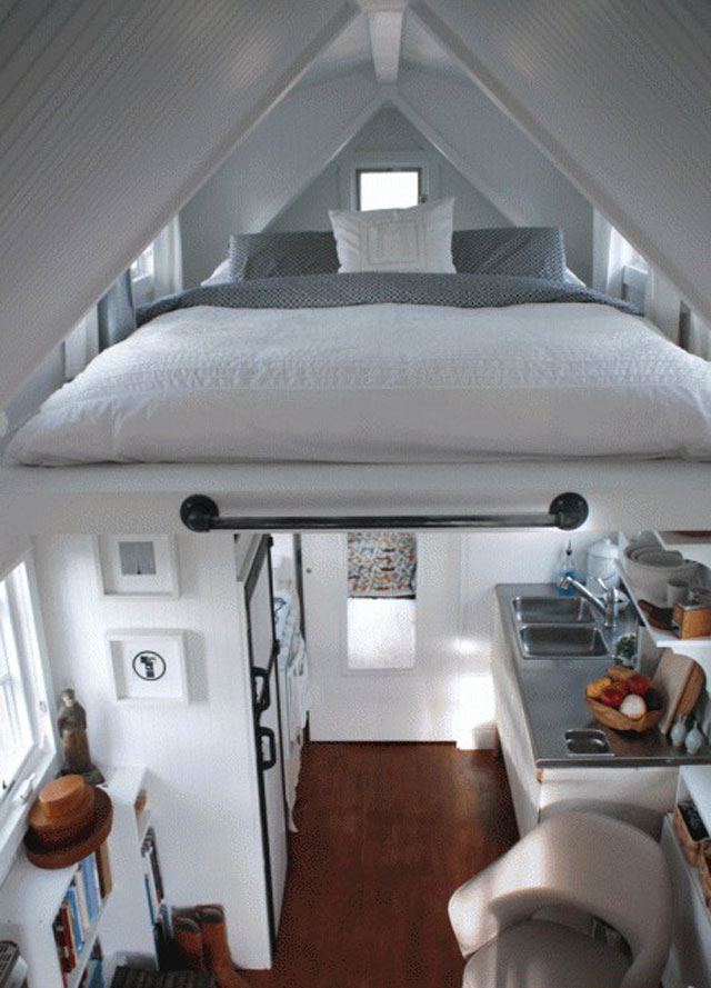 Casa mobile in legno su ruote dalla linea moderna