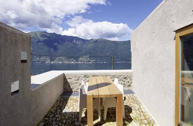 Casa in pietra ristrutturata vista lago