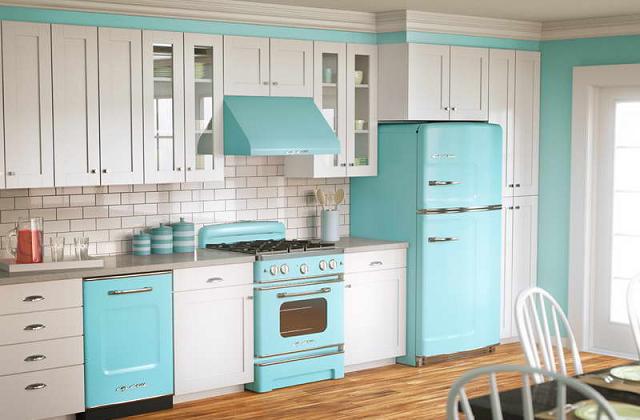 Cucina vintage con elementi di recupero