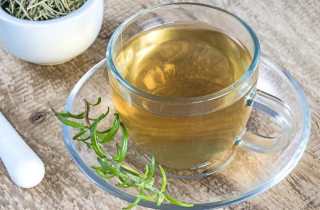Come curare il rosmarino in vaso da tenere sul balcone