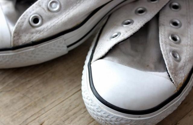 Eliminare puzza delle scarpe