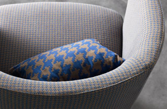 Come pulire e smacchiare sedie, poltrone e divani in tessuto