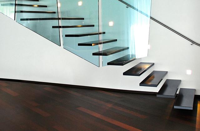Scale da interni decorate per un arredamento personale