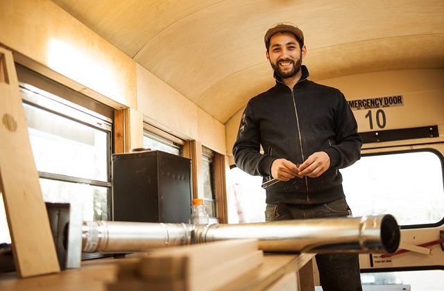 Hank Butitta ha trasformato un bus in una casa
