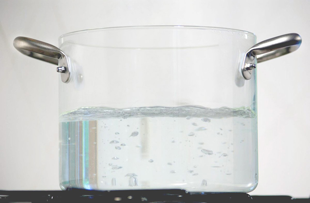 un modo veloce di pulire il frigorifero