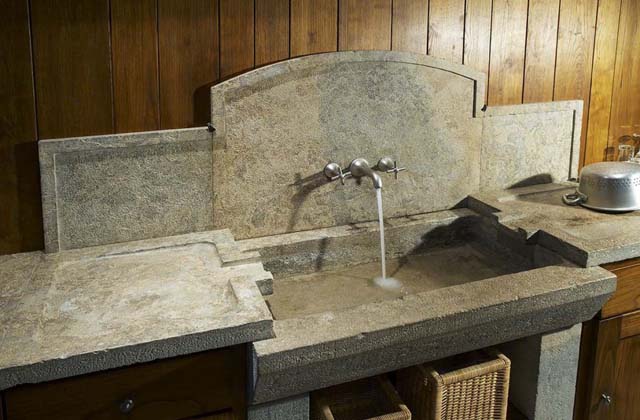 lavandino cucina pietra