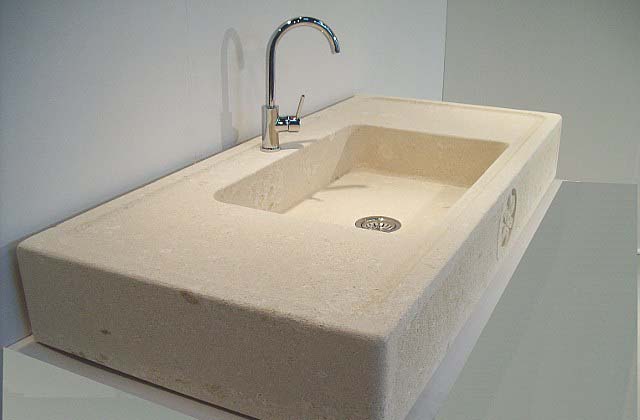 lavabo della cucina in pietra