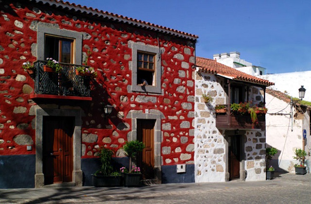 Trasferirsi alle Canarie, andare a vivere alle Canarie, emigrare alle isole Canarie, lavorare nelle Canarie