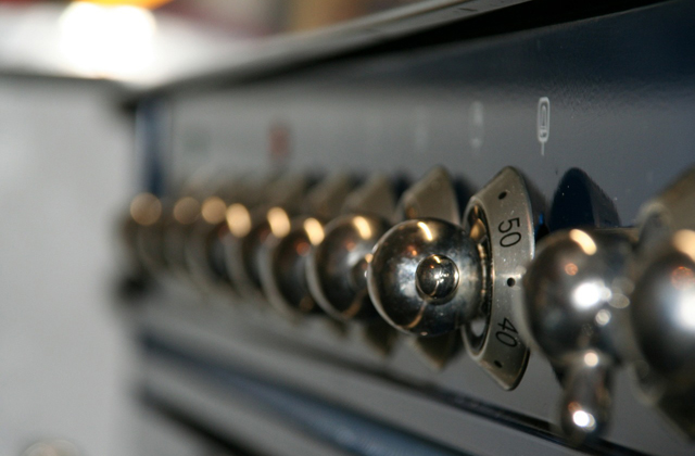 pulire il forno con il limone