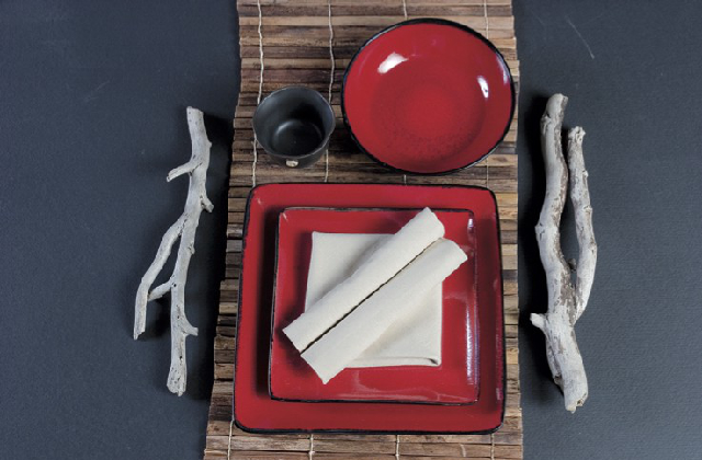 cena orientale in rosso
