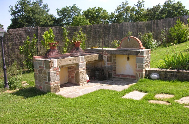 Idee per l'area barbecue in giardino